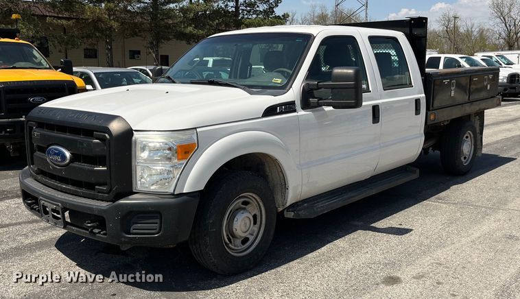image for item LA9880 2011 Ford F250 Super Duty  Crew Cab flatbed pickup truck