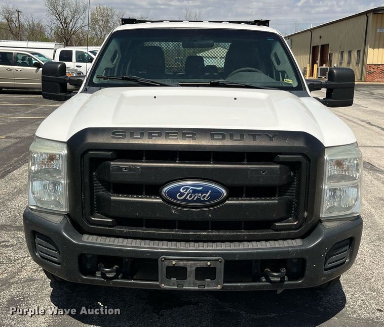 image for item LA9880 2011 Ford F250 Super Duty  Crew Cab flatbed pickup truck