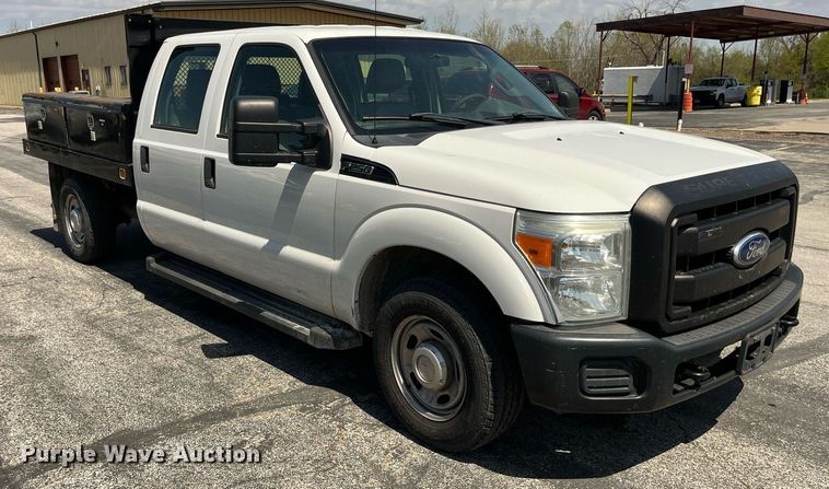 image for item LA9880 2011 Ford F250 Super Duty  Crew Cab flatbed pickup truck