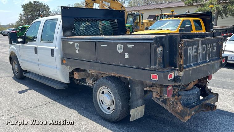 image for item LA9880 2011 Ford F250 Super Duty  Crew Cab flatbed pickup truck