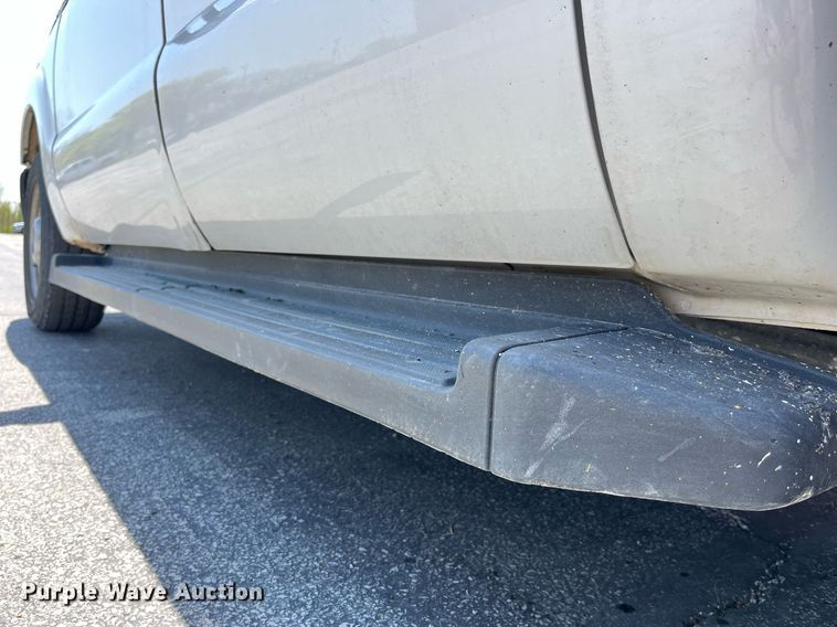 image for item LA9880 2011 Ford F250 Super Duty  Crew Cab flatbed pickup truck