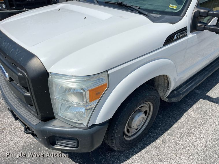 image for item LA9880 2011 Ford F250 Super Duty  Crew Cab flatbed pickup truck