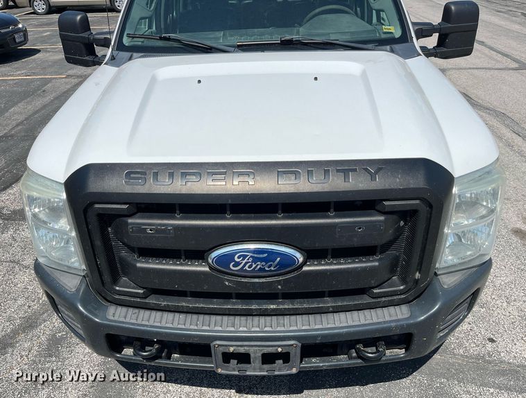 image for item LA9880 2011 Ford F250 Super Duty  Crew Cab flatbed pickup truck