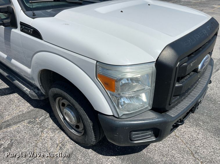 image for item LA9880 2011 Ford F250 Super Duty  Crew Cab flatbed pickup truck