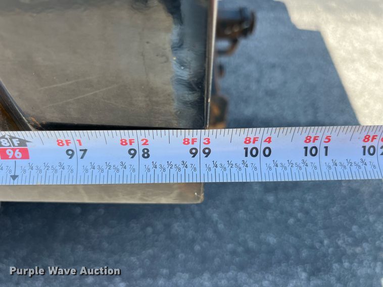 image for item LA9880 2011 Ford F250 Super Duty  Crew Cab flatbed pickup truck