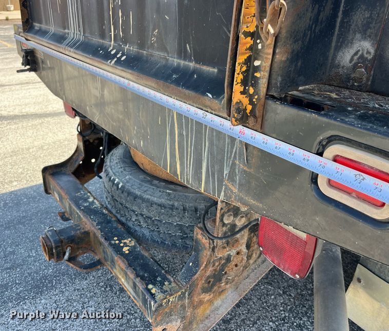 image for item LA9880 2011 Ford F250 Super Duty  Crew Cab flatbed pickup truck