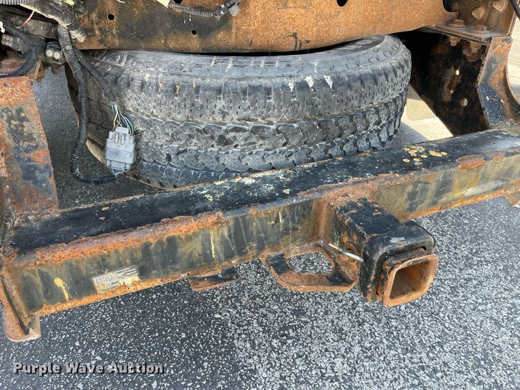 image for item LA9880 2011 Ford F250 Super Duty  Crew Cab flatbed pickup truck