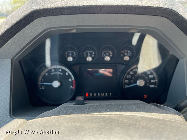 image for item LA9880 2011 Ford F250 Super Duty  Crew Cab flatbed pickup truck