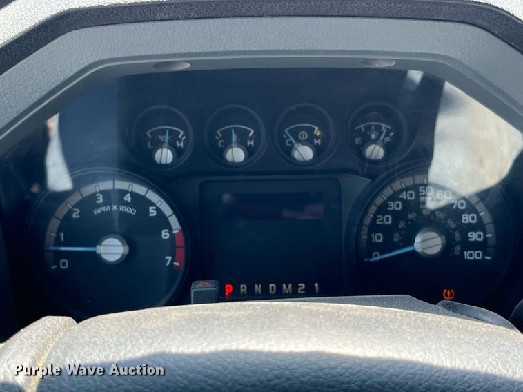 image for item LA9880 2011 Ford F250 Super Duty  Crew Cab flatbed pickup truck