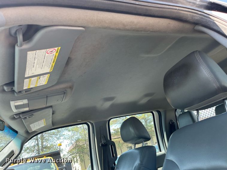 image for item LA9880 2011 Ford F250 Super Duty  Crew Cab flatbed pickup truck