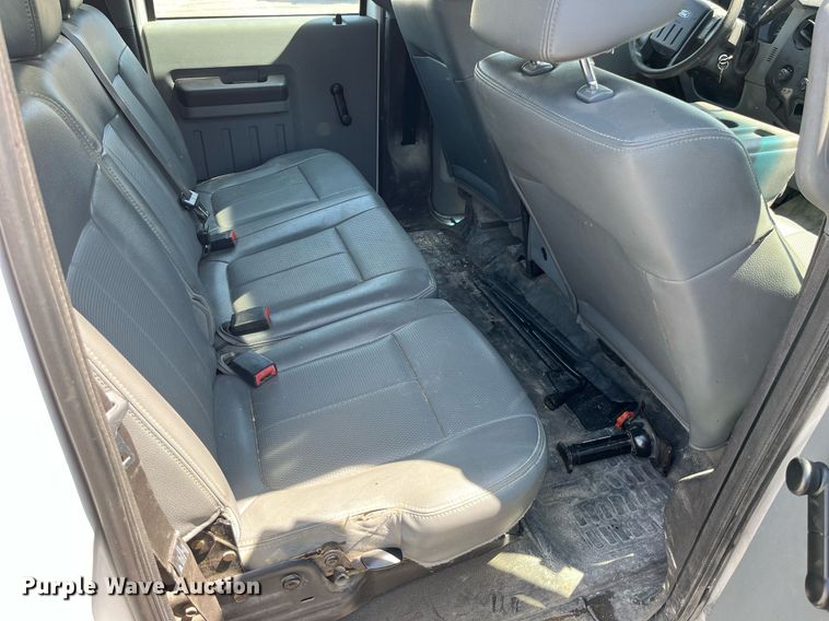 image for item LA9880 2011 Ford F250 Super Duty  Crew Cab flatbed pickup truck