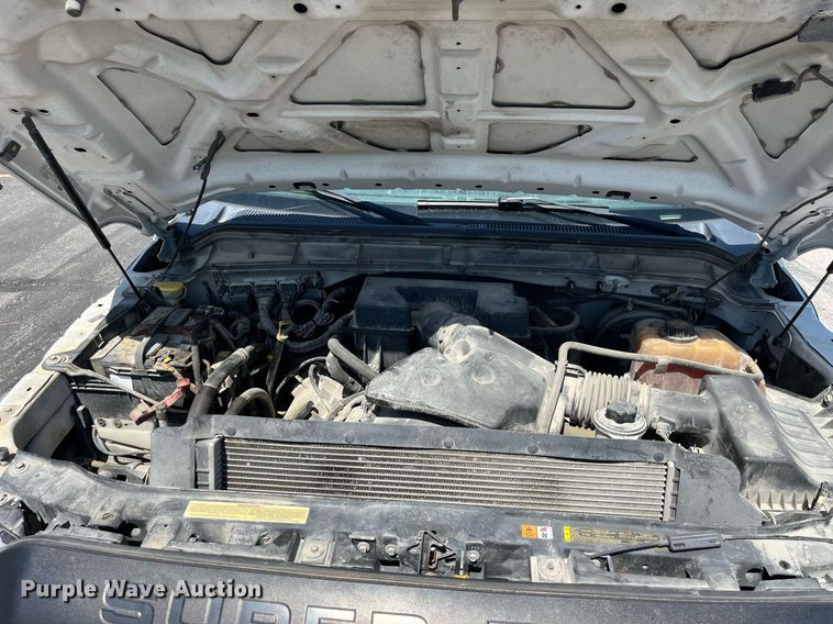 image for item LA9880 2011 Ford F250 Super Duty  Crew Cab flatbed pickup truck