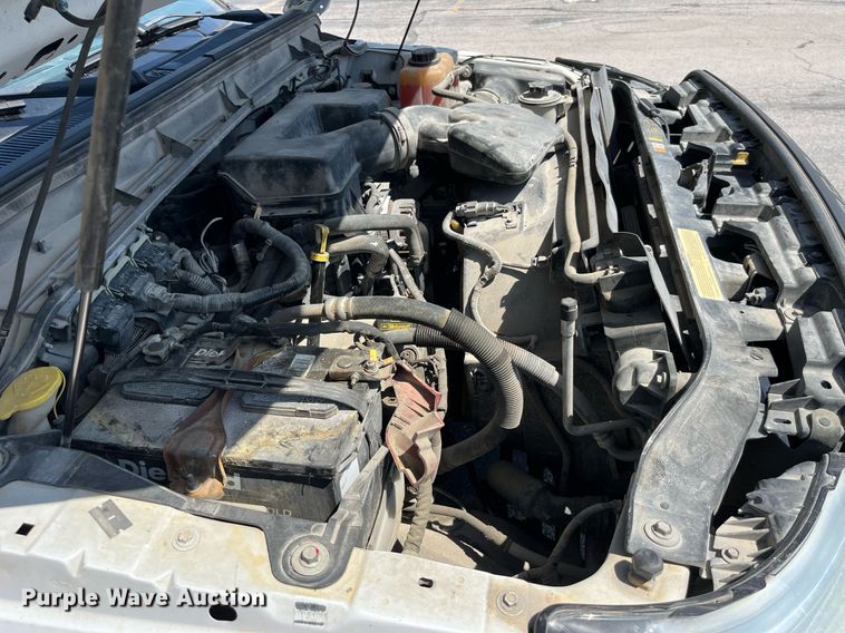 image for item LA9880 2011 Ford F250 Super Duty  Crew Cab flatbed pickup truck