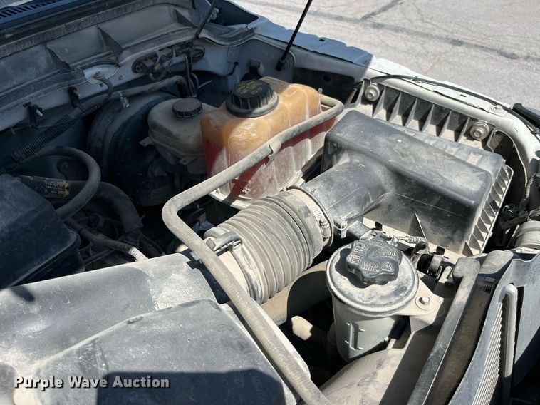 image for item LA9880 2011 Ford F250 Super Duty  Crew Cab flatbed pickup truck