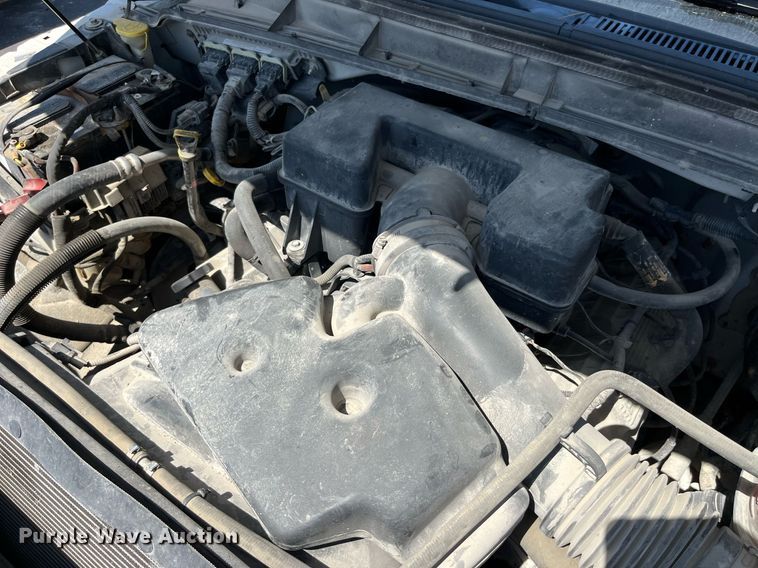 image for item LA9880 2011 Ford F250 Super Duty  Crew Cab flatbed pickup truck