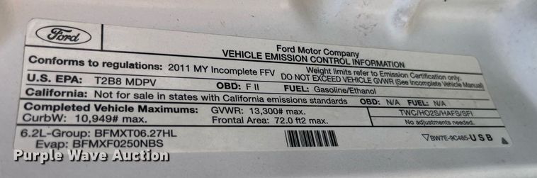 image for item LA9880 2011 Ford F250 Super Duty  Crew Cab flatbed pickup truck