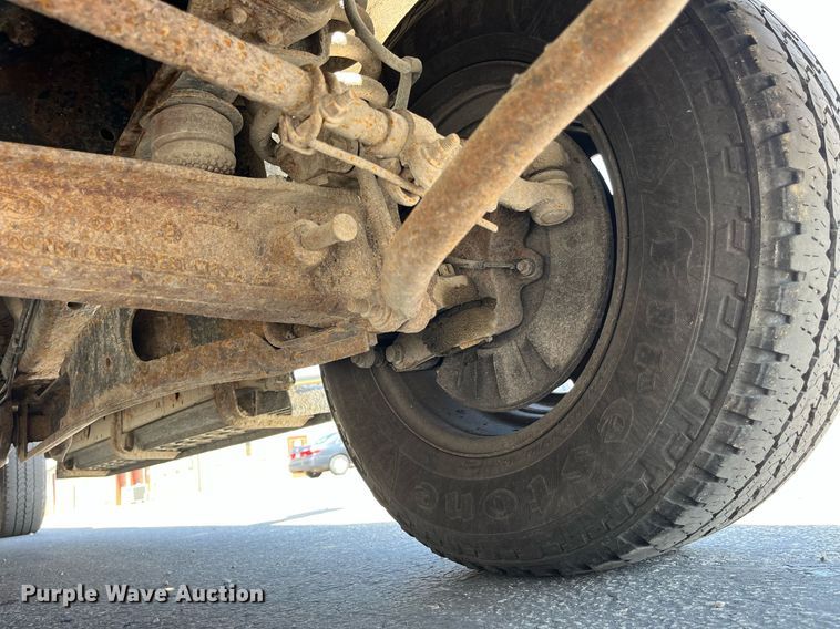 image for item LA9880 2011 Ford F250 Super Duty  Crew Cab flatbed pickup truck