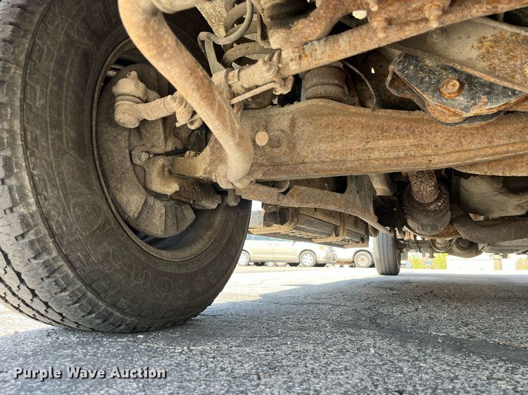 image for item LA9880 2011 Ford F250 Super Duty  Crew Cab flatbed pickup truck