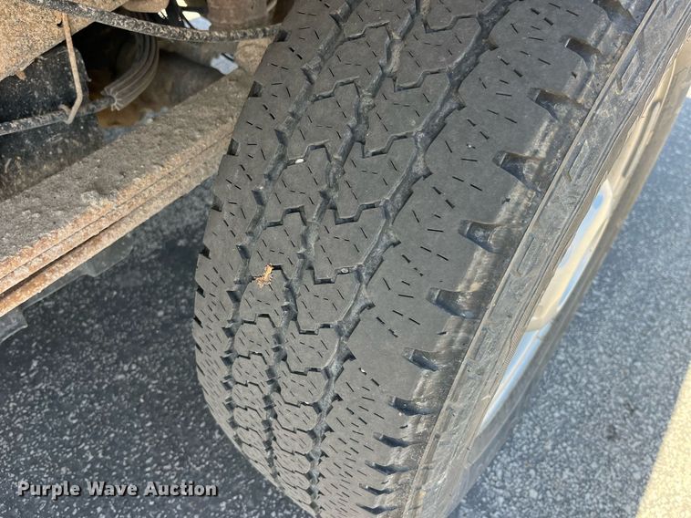 image for item LA9880 2011 Ford F250 Super Duty  Crew Cab flatbed pickup truck