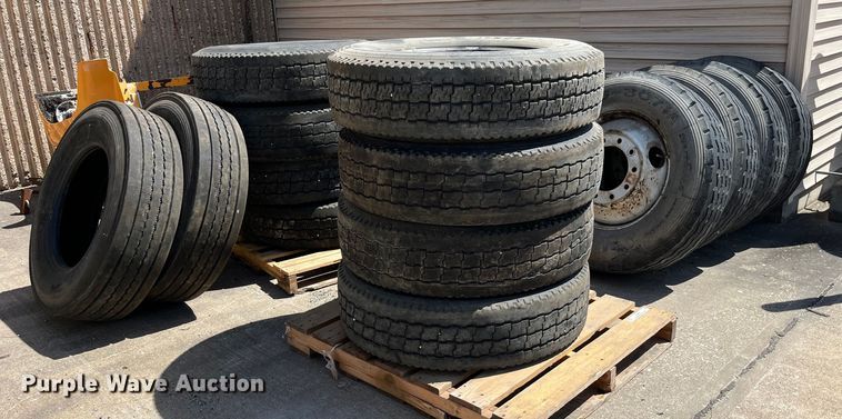 image for item LA9881 Wheels and tires