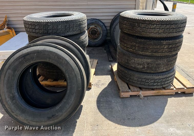 image for item LA9881 Wheels and tires