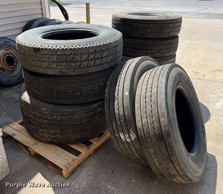 image for item LA9881 Wheels and tires