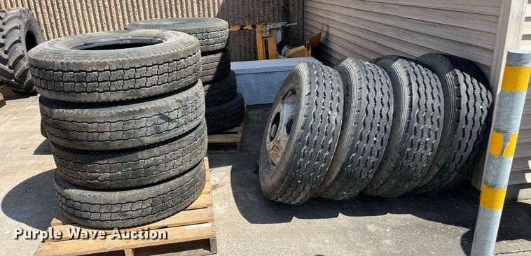 image for item LA9881 Wheels and tires