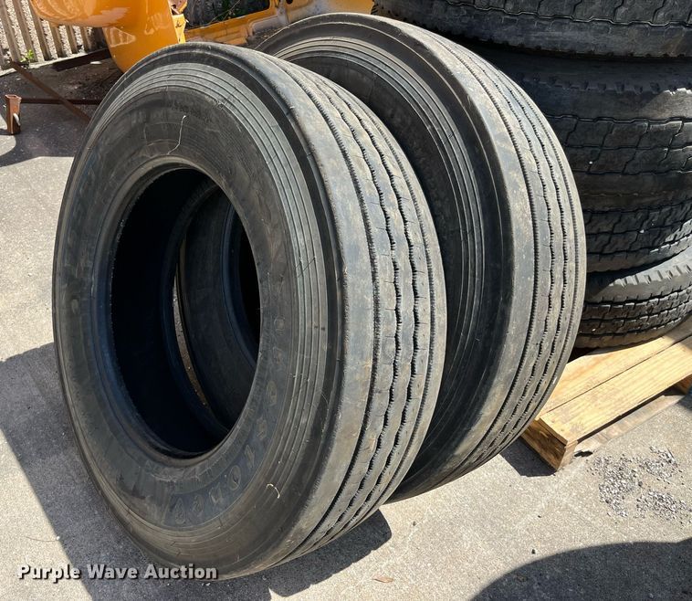 image for item LA9881 Wheels and tires