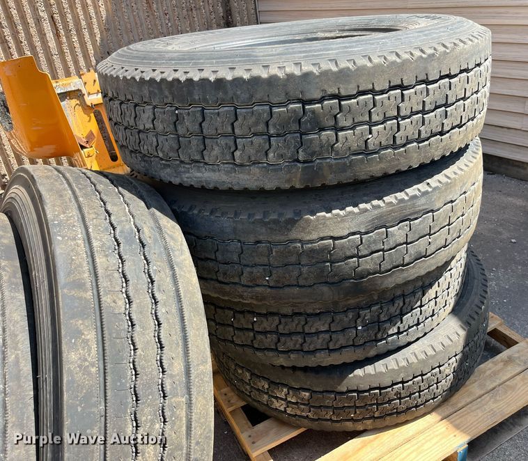 image for item LA9881 Wheels and tires