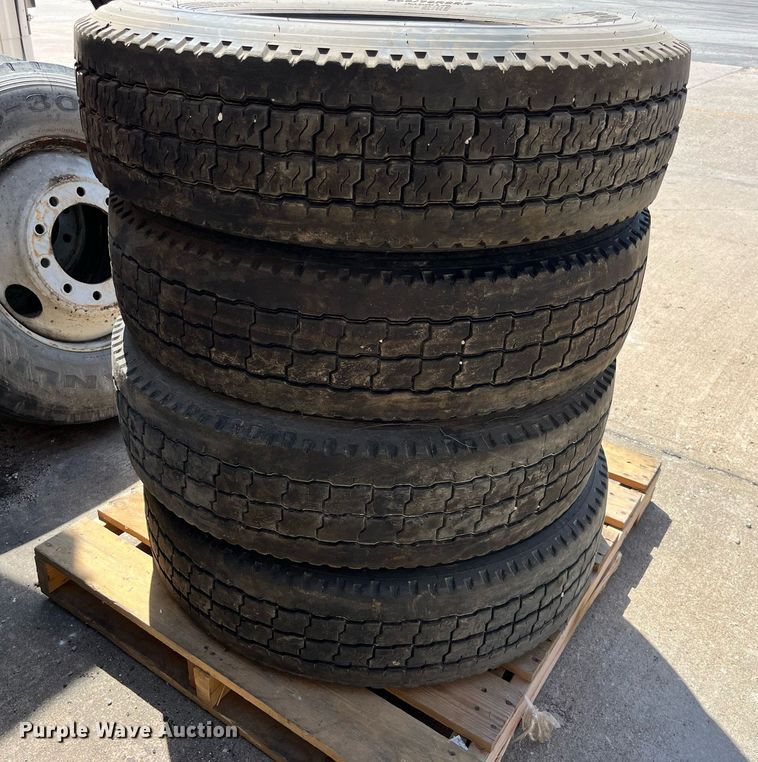 image for item LA9881 Wheels and tires