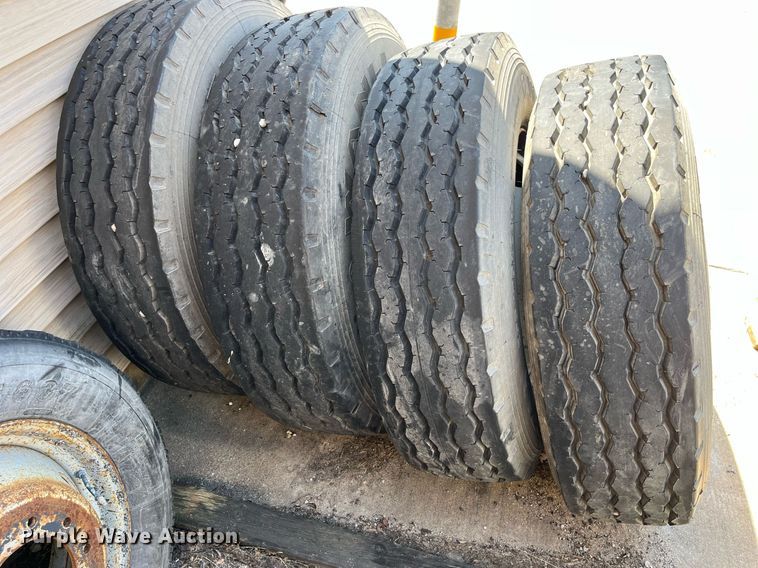 image for item LA9881 Wheels and tires