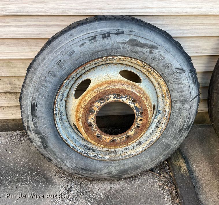 image for item LA9881 Wheels and tires