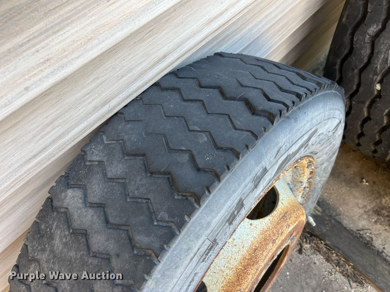 image for item LA9881 Wheels and tires