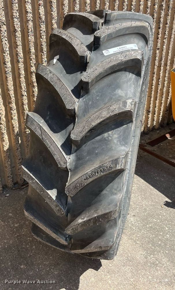 image for item LA9883 Firestone 420/85R24 tire