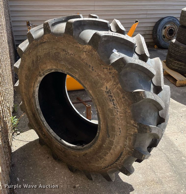 image for item LA9883 Firestone 420/85R24 tire