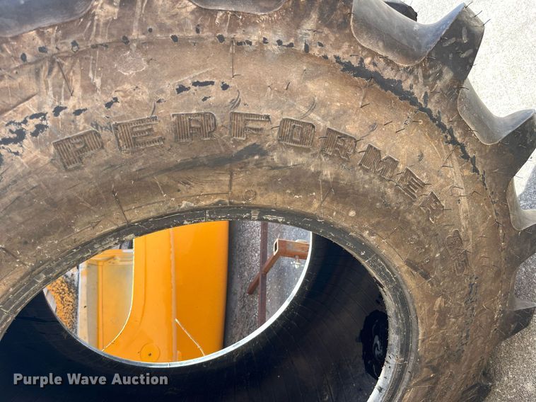 image for item LA9883 Firestone 420/85R24 tire