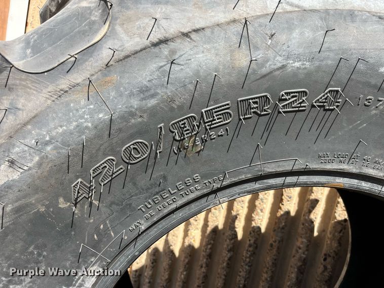 image for item LA9883 Firestone 420/85R24 tire