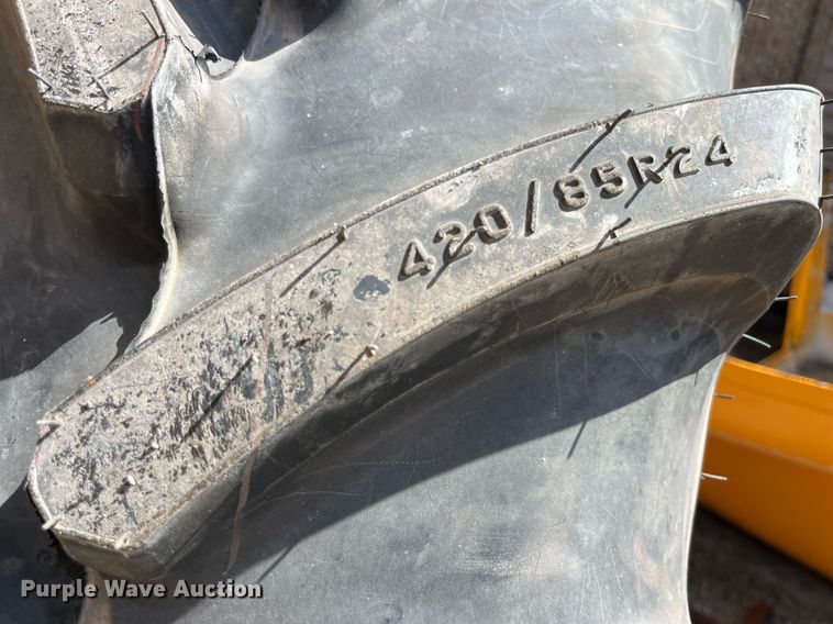 image for item LA9883 Firestone 420/85R24 tire