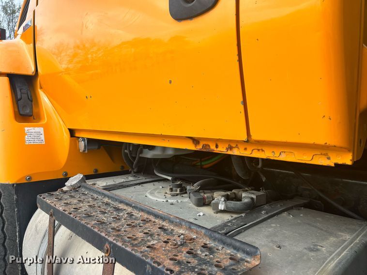 image for item LA9887 2011 International 7500  dump truck