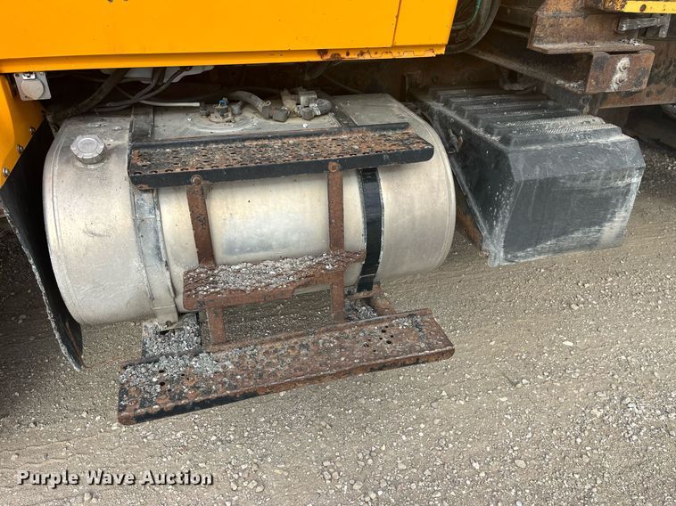 image for item LA9887 2011 International 7500  dump truck