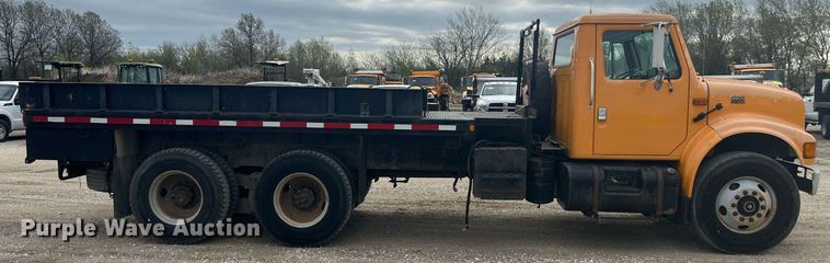 image for item LA9888 2000 International 4900  flatbed truck