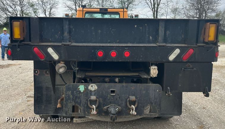 image for item LA9888 2000 International 4900  flatbed truck