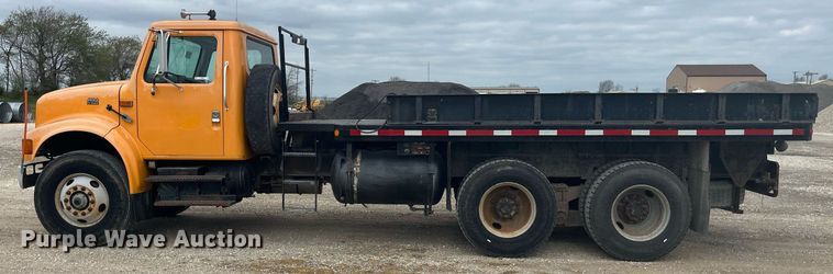 image for item LA9888 2000 International 4900  flatbed truck