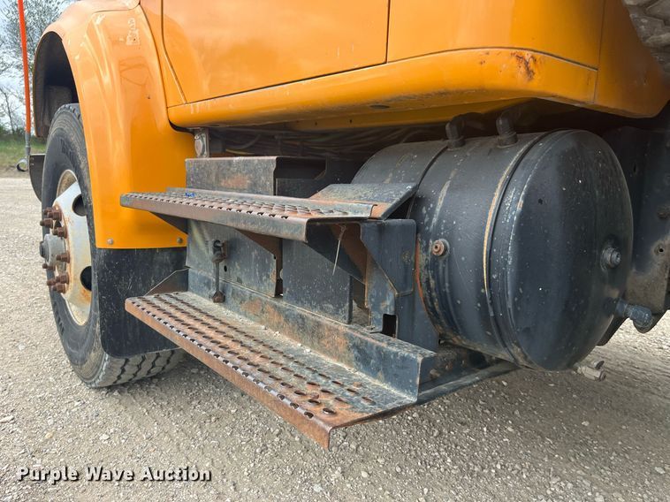 image for item LA9888 2000 International 4900  flatbed truck