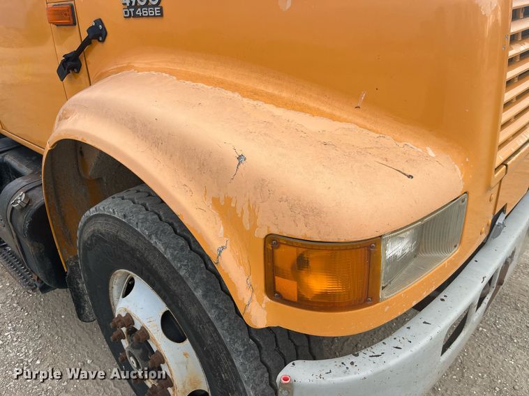 image for item LA9888 2000 International 4900  flatbed truck