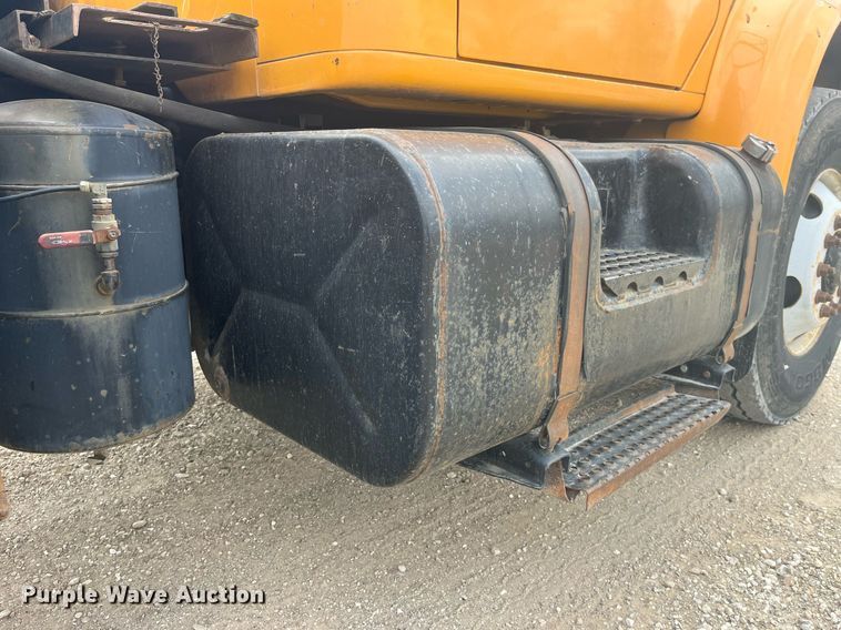 image for item LA9888 2000 International 4900  flatbed truck