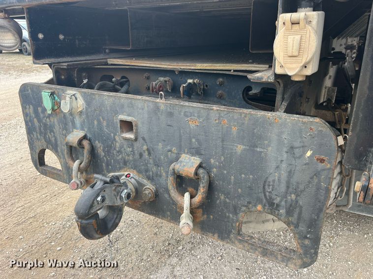 image for item LA9888 2000 International 4900  flatbed truck