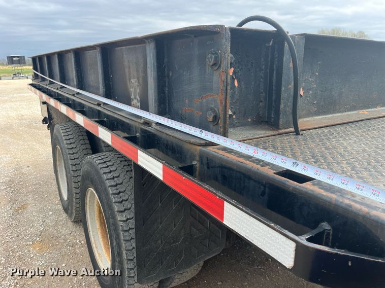 image for item LA9888 2000 International 4900  flatbed truck