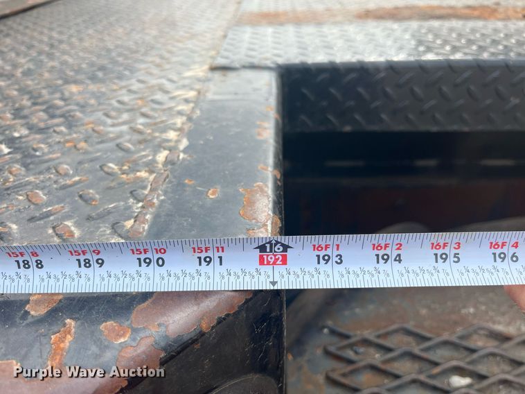 image for item LA9888 2000 International 4900  flatbed truck