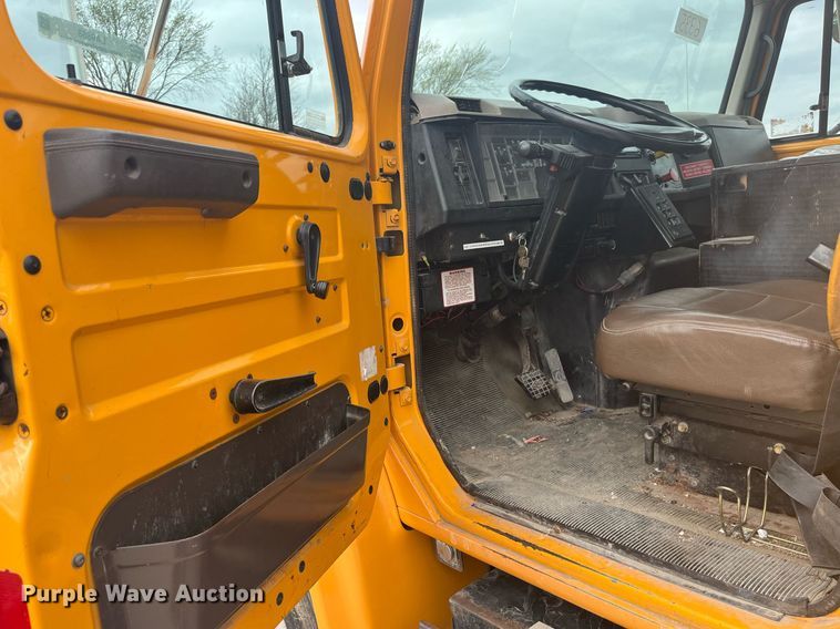 image for item LA9888 2000 International 4900  flatbed truck